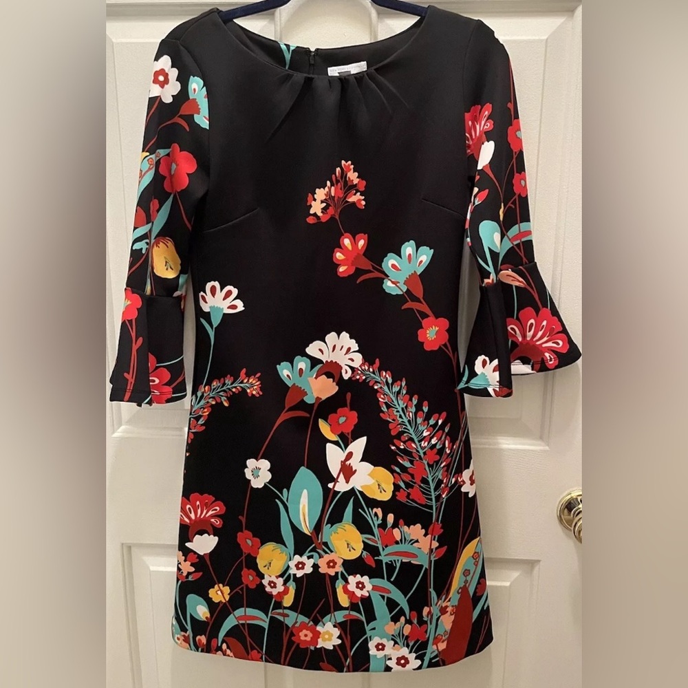 NEW YORK & COMPANY STRETCH BELL SLEEVE BLACK FLORAL FIT & FLARE DRESS SIZE SMALL